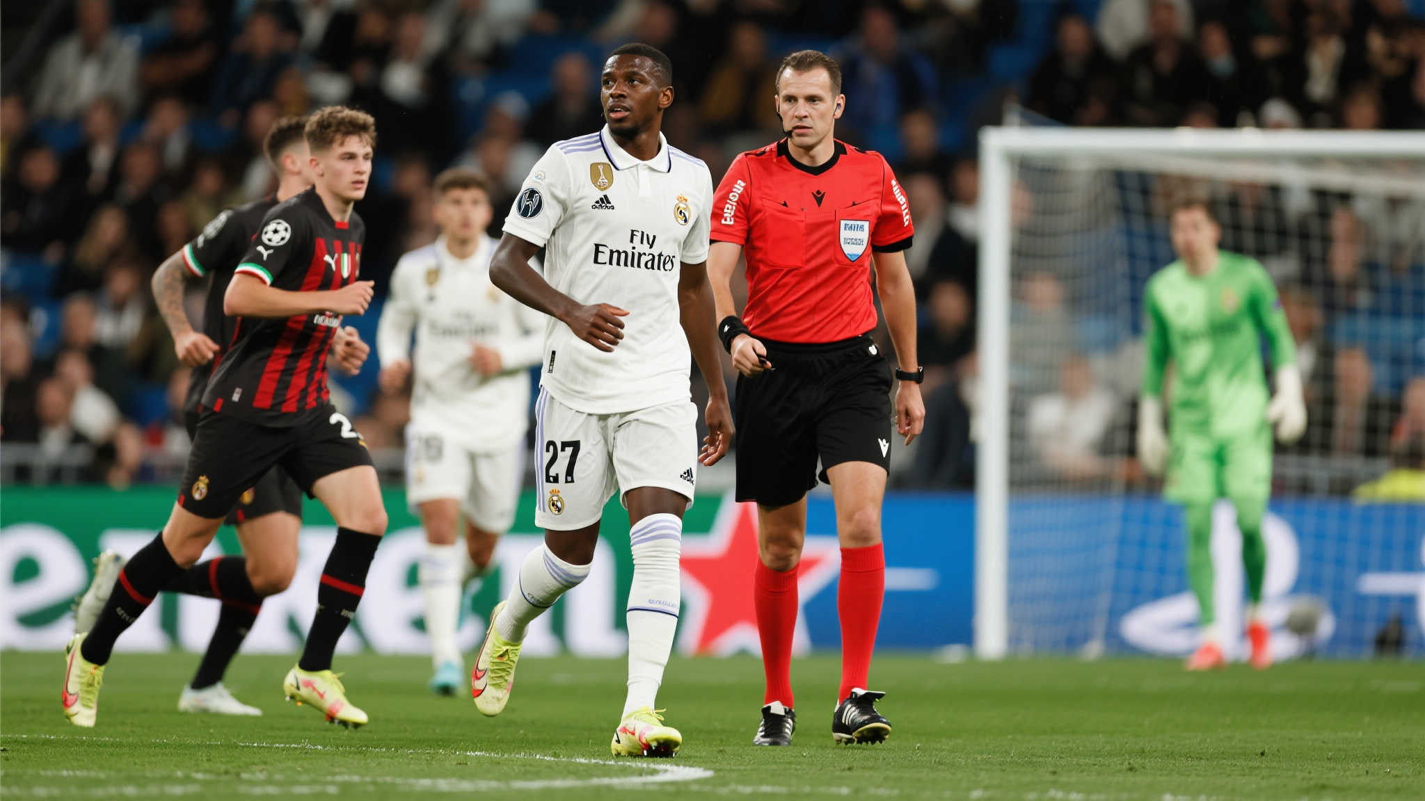 皇马10人逆境领跑2-0！阿诺德策攻贡萨洛传球，居勒尔补射建功！