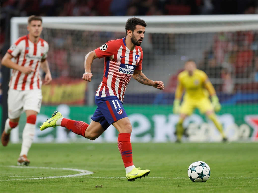 顶级新援闪耀！塞鸟首战表现惊艳，险些破门+传球全中